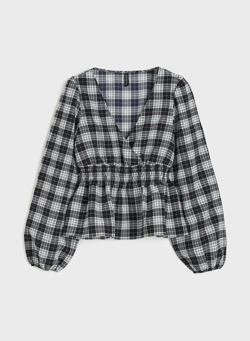 اتش اند ام بلوزة بأكمام منفوشة ومربعات