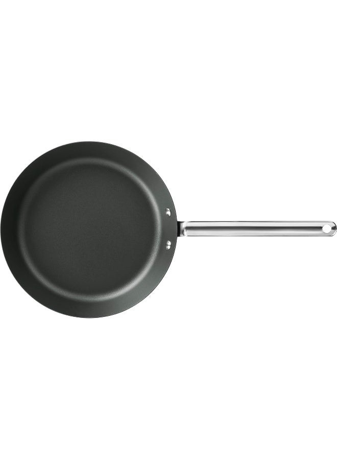 SCANPAN مقلاة سكنبان الحديد الأسود 26 سم من الفولاذ الكربوني الممتاز مقاومة لدرجات الحرارة العالية مقلاة متعددة الاستخدامات مع مقبض مريح آمنة للاستخدام في الفرن - Image 3