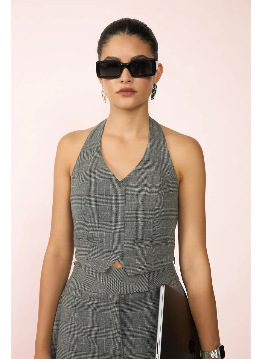 فيرجيو Virgio Women Rescued Poly V-Neck Regular Length Checks Sleeveless Top