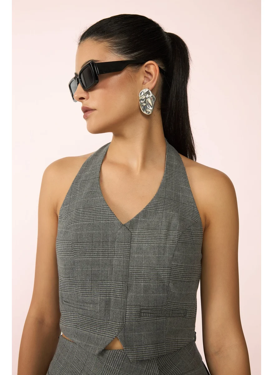فيرجيو Virgio Women Rescued Poly V-Neck Regular Length Checks Sleeveless Top