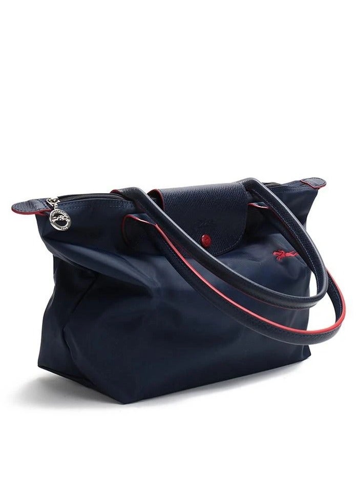 لونج شامب حقيبة مستحضرات تجميل كبيرة أنيقة ومتعددة الاستخدامات من لونغشامب لو بلياج، باللون الأزرق الداكن، وحزام كتف للنساء بمناسبة الذكرى السنوية السبعين - Image 2