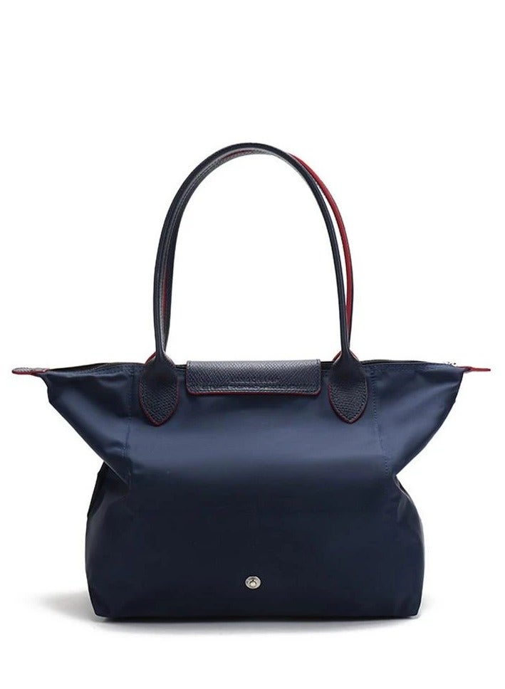 لونج شامب حقيبة مستحضرات تجميل كبيرة أنيقة ومتعددة الاستخدامات من لونغشامب لو بلياج، باللون الأزرق الداكن، وحزام كتف للنساء بمناسبة الذكرى السنوية السبعين - Image 3