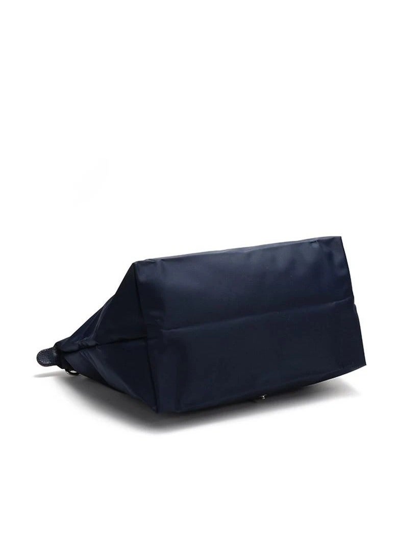 لونج شامب حقيبة مستحضرات تجميل كبيرة أنيقة ومتعددة الاستخدامات من لونغشامب لو بلياج، باللون الأزرق الداكن، وحزام كتف للنساء بمناسبة الذكرى السنوية السبعين - Image 5