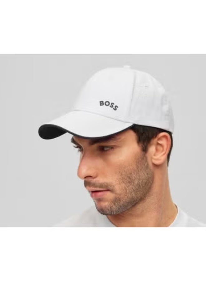BOSS قبعة بوس البيضاء بتباين الحواف: نظيفة - إحساس أنيق بالشعار - Image 3