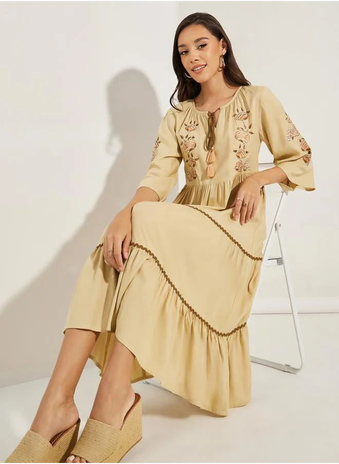 ستايلي Embroidered Panel Tie Tassel Midi Dress