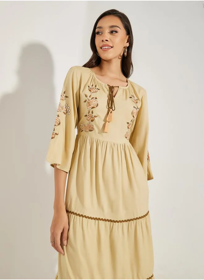 ستايلي Embroidered Panel Tie Tassel Midi Dress
