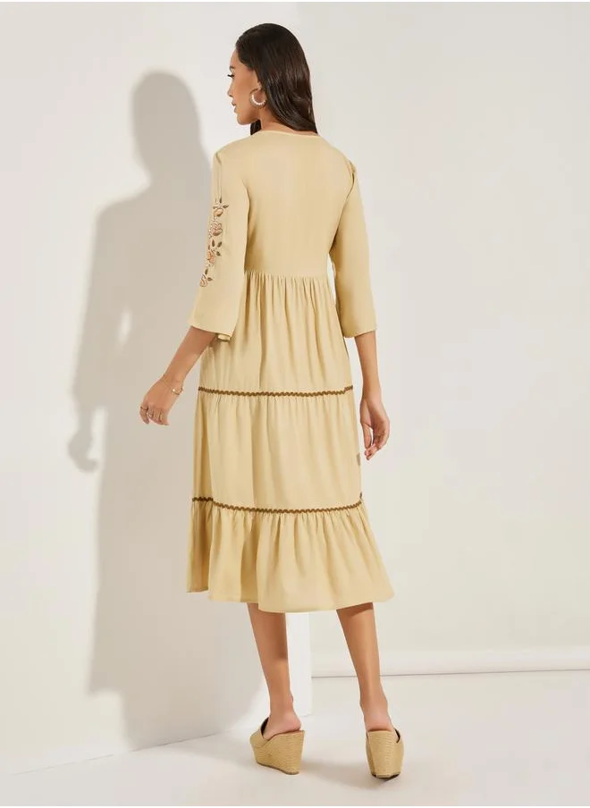 ستايلي Embroidered Panel Tie Tassel Midi Dress