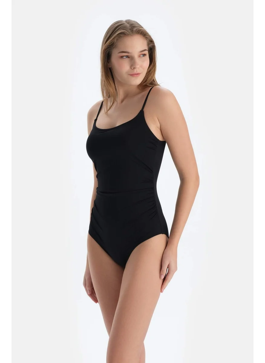 داجي Black Corset Contouring Swimsuit