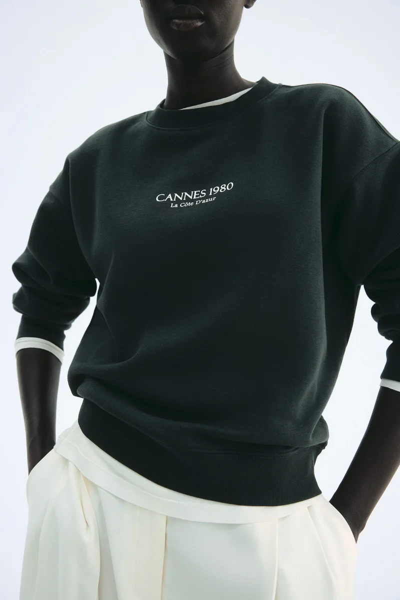 اتش اند ام سويت شيرت مزين بطبعة عبارة