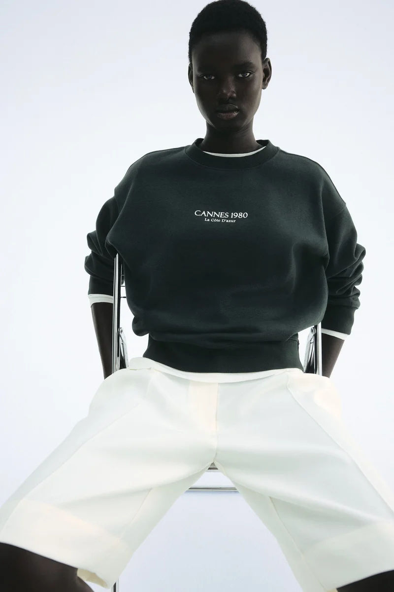 اتش اند ام سويت شيرت مزين بطبعة عبارة