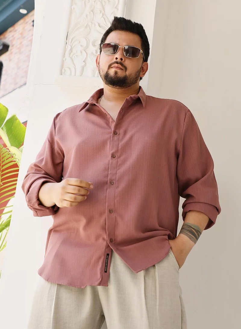 انستافاب بلس قميص رجالي Instafab Plus وردي خوخي منسوج سادة بقصة عادية للارتداء الكاجوال