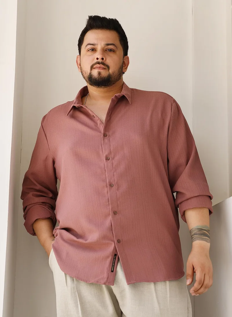انستافاب بلس قميص رجالي Instafab Plus وردي خوخي منسوج سادة بقصة عادية للارتداء الكاجوال