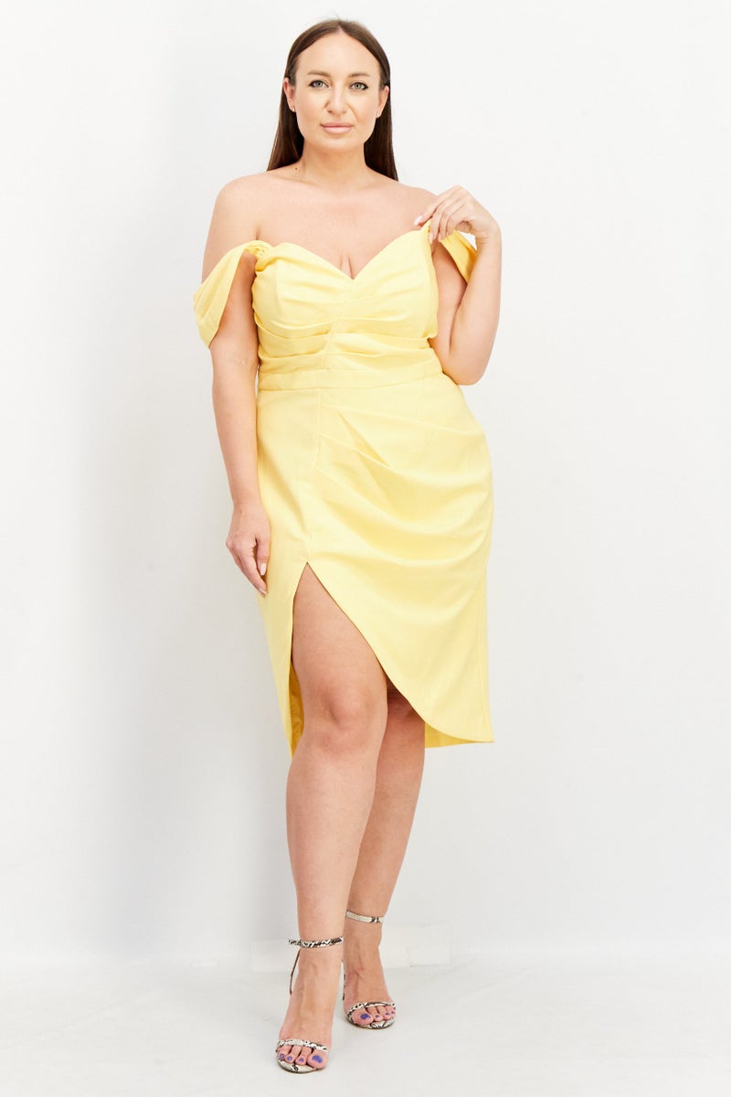 lavish alice Women Plus Size Ruched Midi Dress, Yellow - Image 1