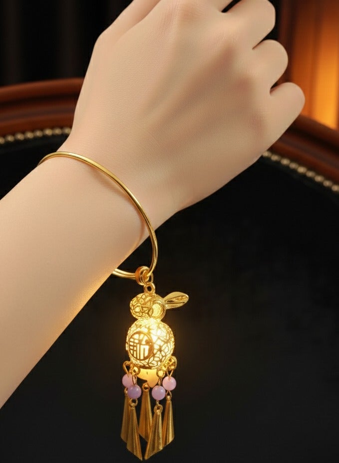 ايه ام سوار بتصميم عتيق، دافئ ومتألق، مناسب لجميع الأعمار، قابل لتعديل المقاس، مصنوع يدويًا بتصميم فانوس قصر من سبيكة معدنية مرصعة، أفضل هدية لرمضان، وارتداء في الأعياد - Image 1