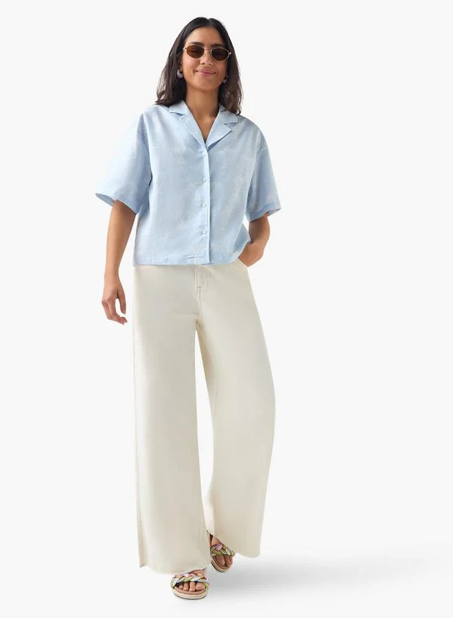 لي كوبر قميص لي كوبر بقصة مريحة وطبعة أشجار النخيل وياقة كامب