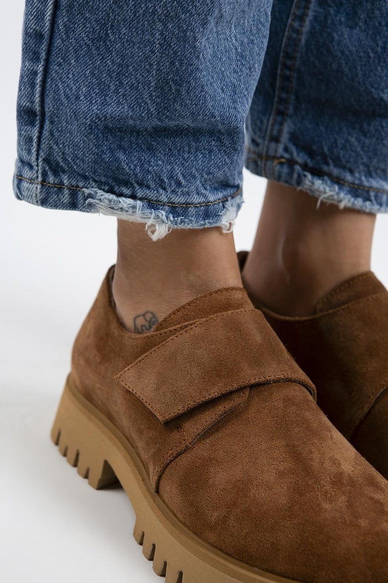 Manijero Mimi Women's Leather Snap-On Tan Suede Shoes  - Image 3