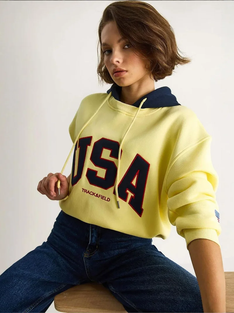 بيانكو لوتشي بلوفر بغطاء رأس بطبعة لوكسي واسع