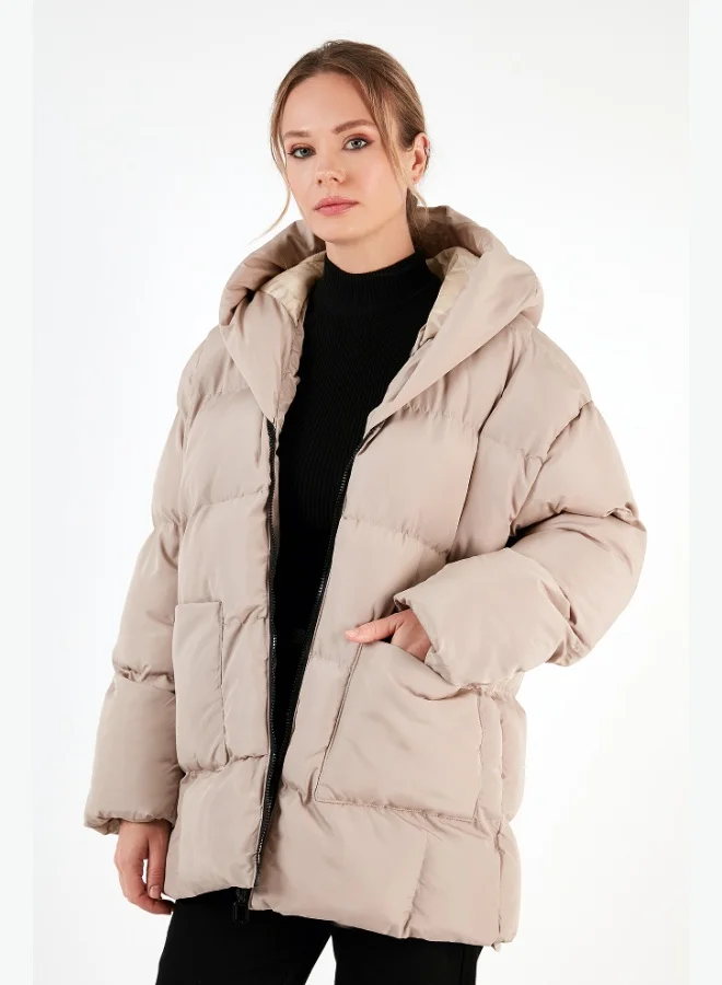 ليلا معطف ليلا منتفخ بقبعة مقاس كبير للنساء