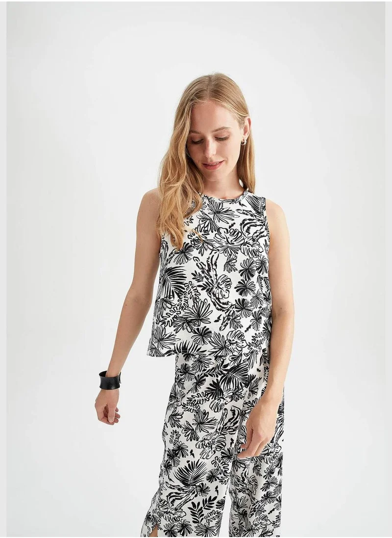 ديفاكتو Regular Fit Sleeveless Palm Print Crop Top