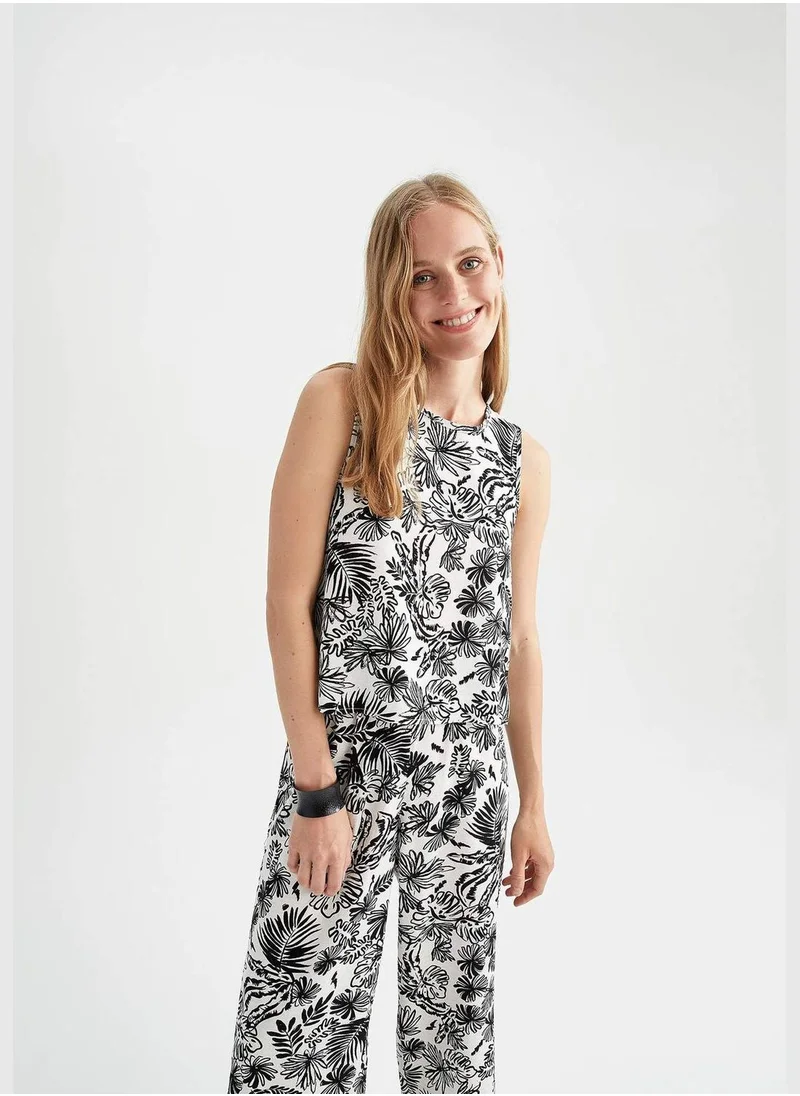 ديفاكتو Regular Fit Sleeveless Palm Print Crop Top