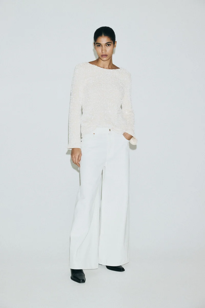 اتش اند ام بلوزة مزيّنة بالترتر