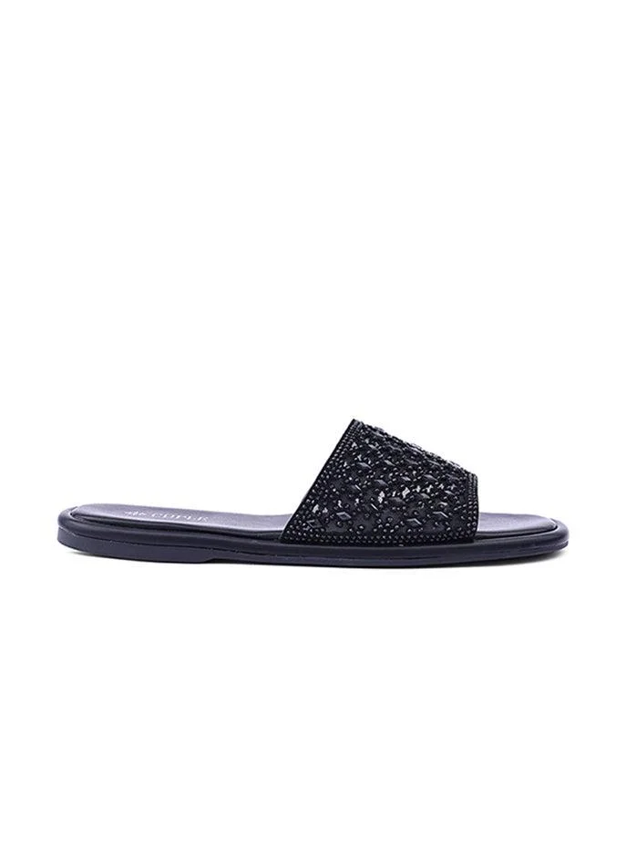 Cuple Casual flat slippers perfect for relaxed days.