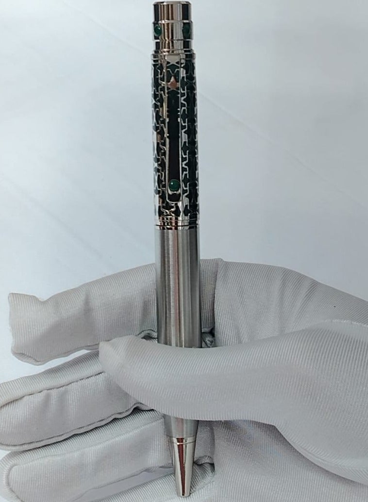 Pen A distinctive and luxurious men's pen with a protective cap. - Image 2