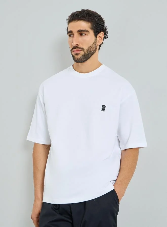 Men White Contrast Embroidery Logo T-Shirt