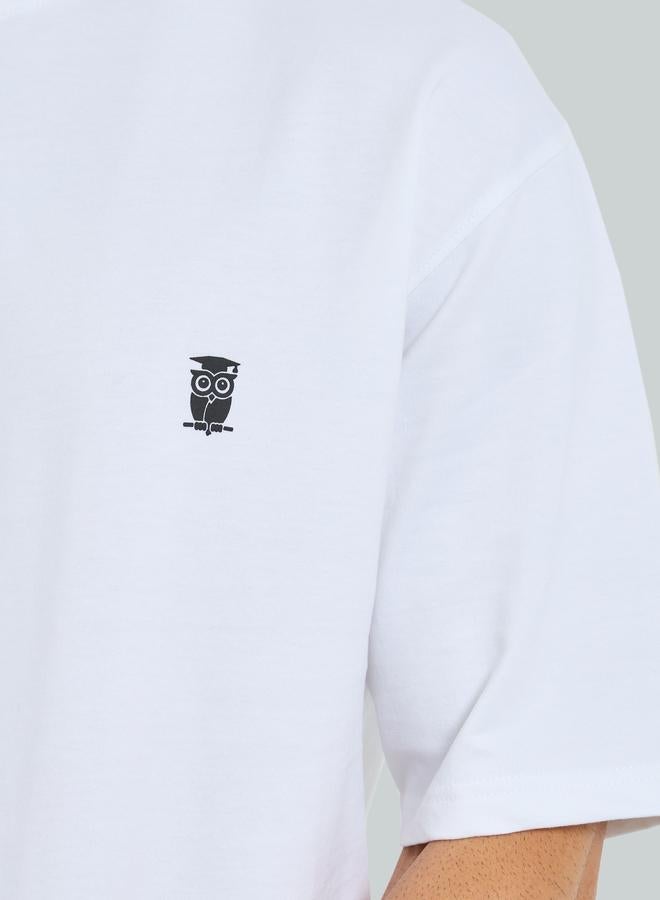 ستايلي تيشيرت واسع بشعار مُطرّز مع أكمام قصيرة - Image 4