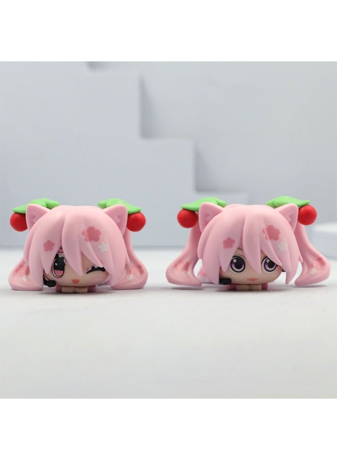 عام ست نسخ من الإصدار Q للفايبر (فوكر أو أي شيء يطابق المكان هنا قد يكون نوع من المظهر) لـ هاتسوني ميكو في وضع النوم مع أذنين قطة. هناك دمية للنموذج واللعبة، دمية للآلة، وزخارف للكعك. - Image 4