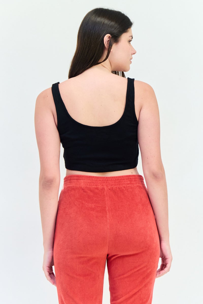 CHELSEA PEERS Women Scoop Neck Sleeveless Solid Crop Top, Black - Image 4