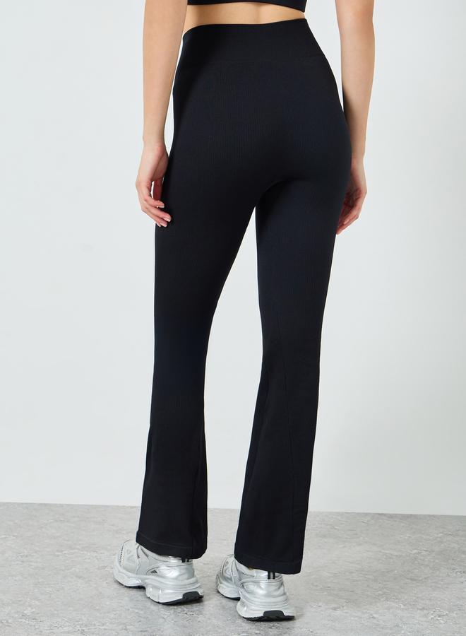 ستايلي اكتيف ليقنز أسود سادة منسوج بقصة واسعة من الأسفل - Image 4