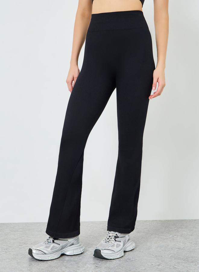 ستايلي اكتيف ليقنز أسود سادة منسوج بقصة واسعة من الأسفل - Image 2