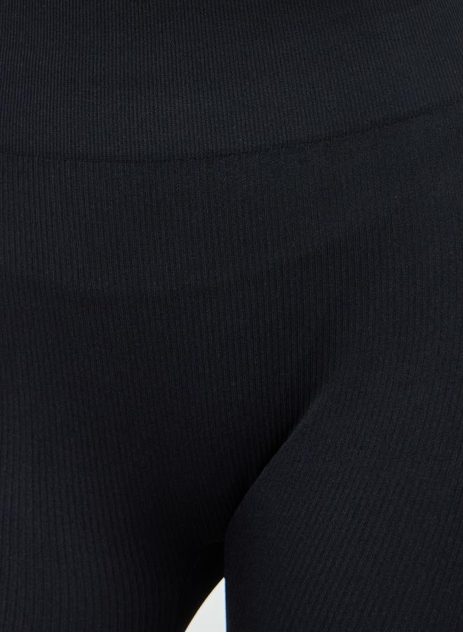 ستايلي اكتيف ليقنز أسود سادة منسوج بقصة واسعة من الأسفل - Image 3