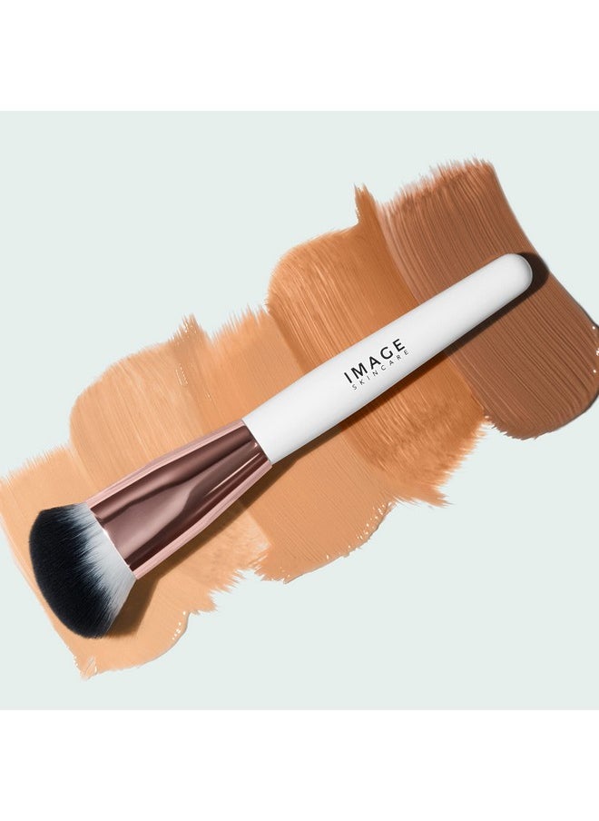 IMAGE SKINCARE - I Beauty Flawless Foundation Brush - Image 1