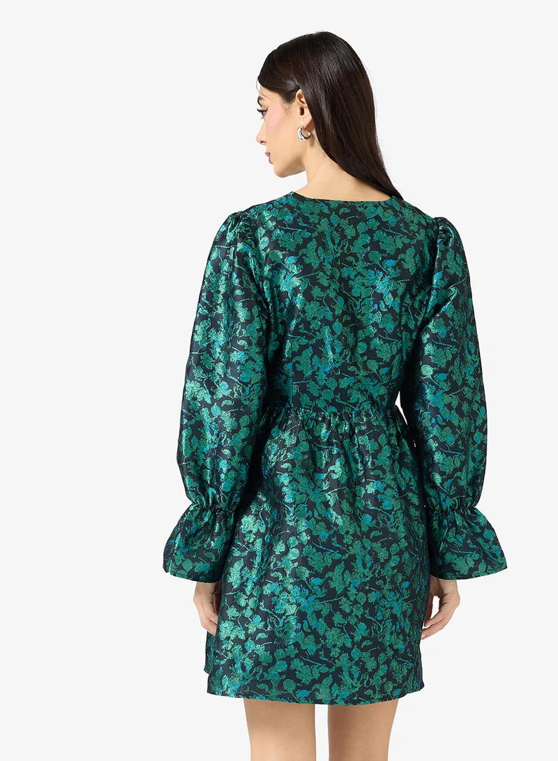 ياس فستان ميدي بياقة على شكل حرف  وأكمام الجرس مطبوع