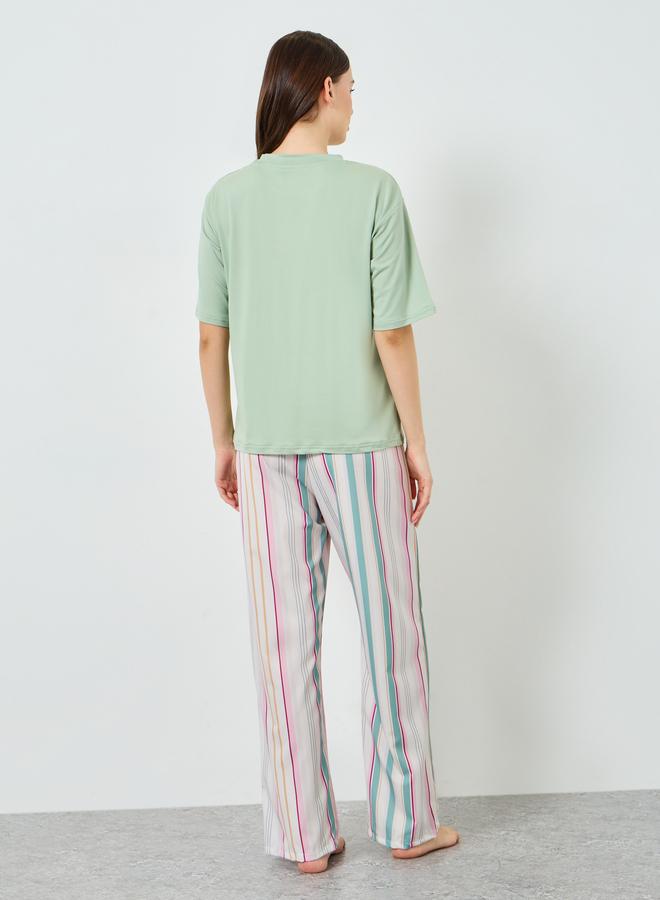 ستايلي مجموعة من بيجاما مخططة وتيشيرت بأكمام قصيرة - Image 5
