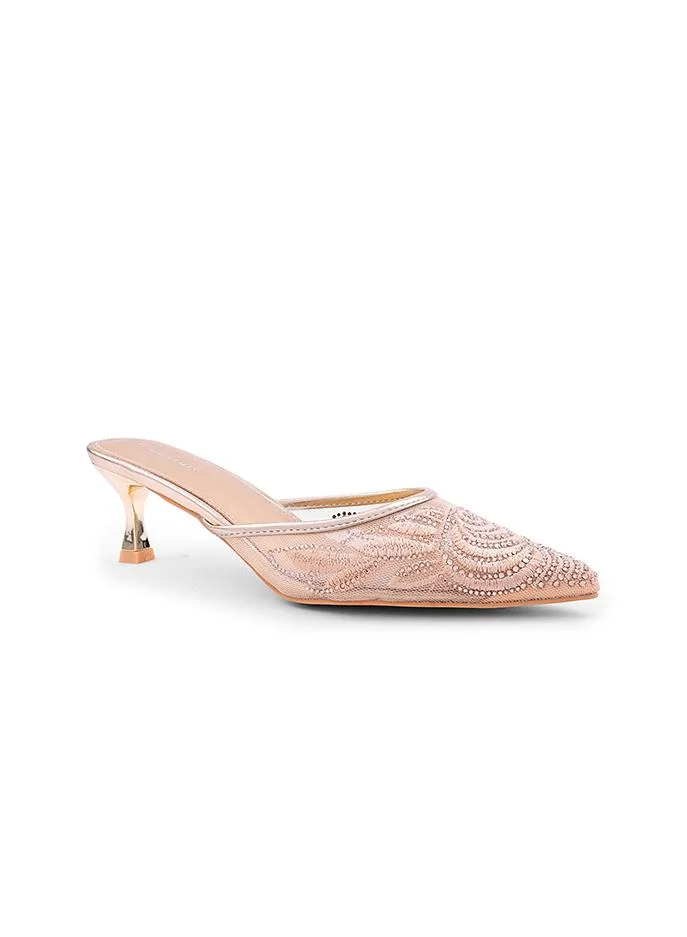 IconStyle Stylish heel shoes with elegant two-tone finish.