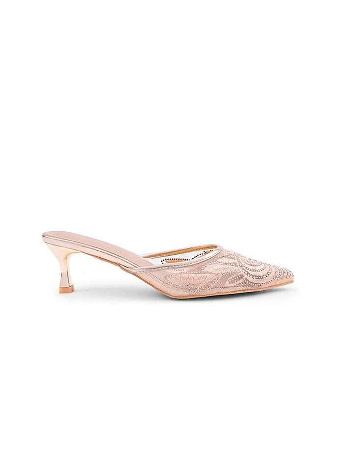 IconStyle Stylish heel shoes with elegant two-tone finish.