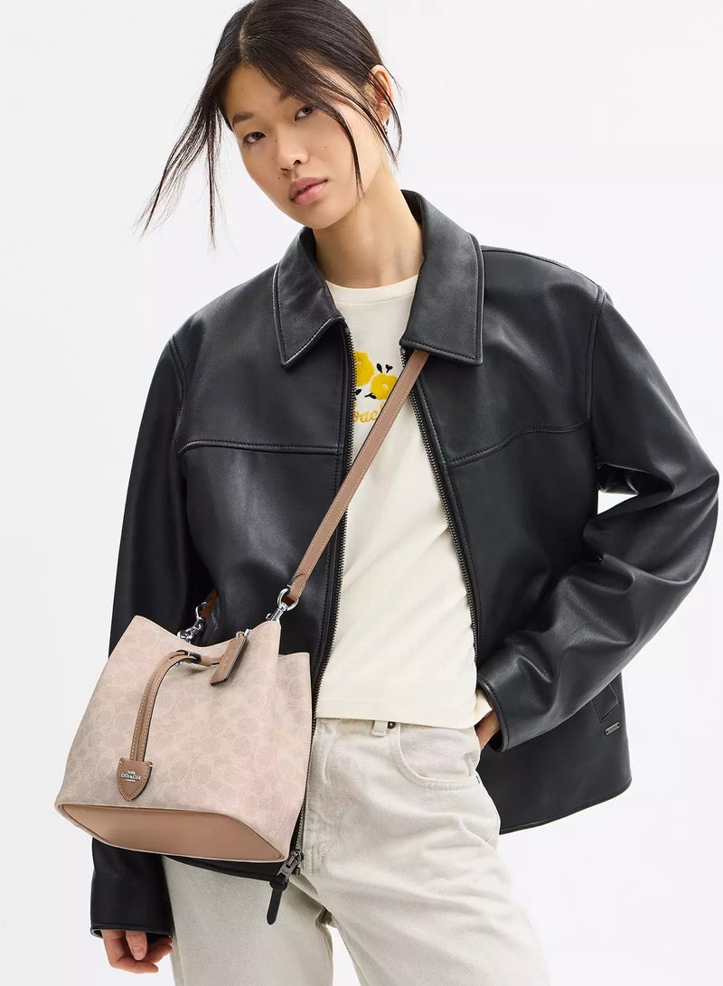 كوتش اوت ليت حقيبة كوتش روان دلو من قماش مميز مع حزام قابل للفصل، حقيبة كتف نسائية، حقيبة كروس نسائية، حقيبة توت نسائية، حقيبة يد نسائية، حقيبة سفر نسائية، بيج - 22 سم - Image 3