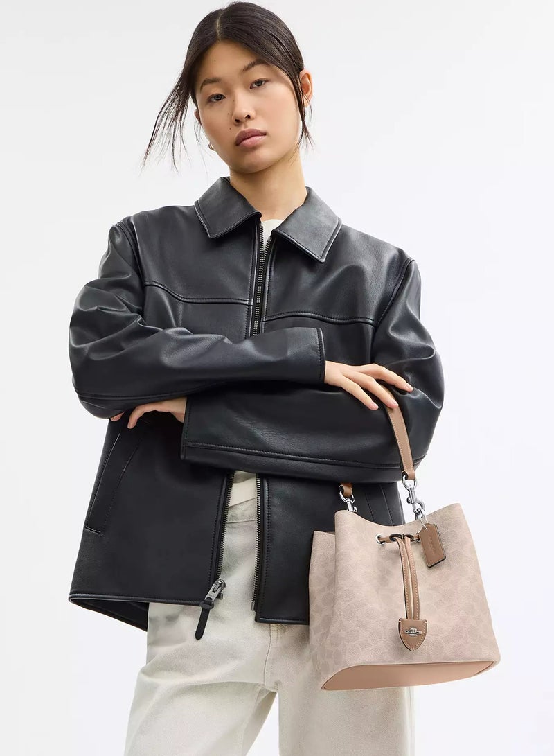 كوتش اوت ليت حقيبة كوتش روان دلو من قماش مميز مع حزام قابل للفصل، حقيبة كتف نسائية، حقيبة كروس نسائية، حقيبة توت نسائية، حقيبة يد نسائية، حقيبة سفر نسائية، بيج - 22 سم - Image 5