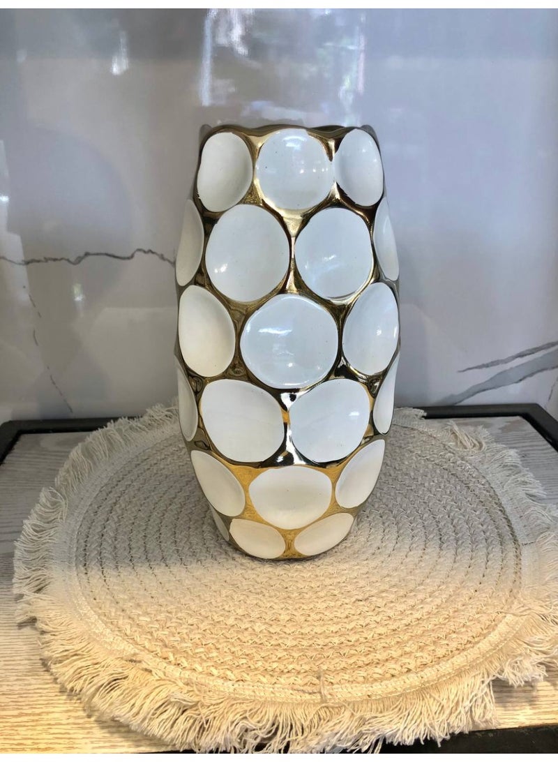 ناما فازة بورسلين ذهبية وبيضاء بتصميم عصري فاخر لديكور المنزل - Image 1