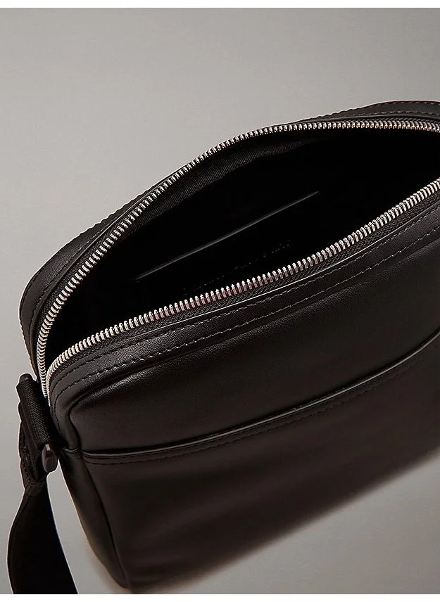 Calvin Klein Jeans Logo Detailed Messenger Bag