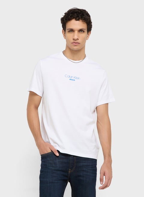 تيشيرت بياقة دائرية وشعار