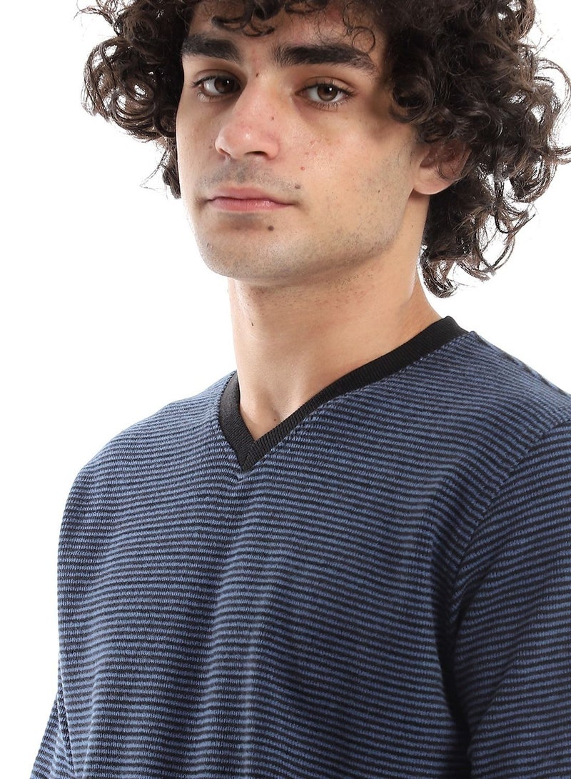 سيزار سويت شيرت رجالي مقلم برقبة علي شكل سبعة - Image 4