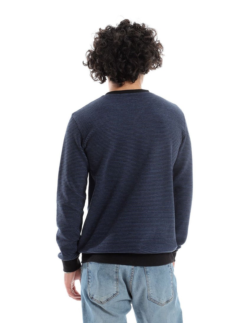 سيزار سويت شيرت رجالي مقلم برقبة علي شكل سبعة - Image 3