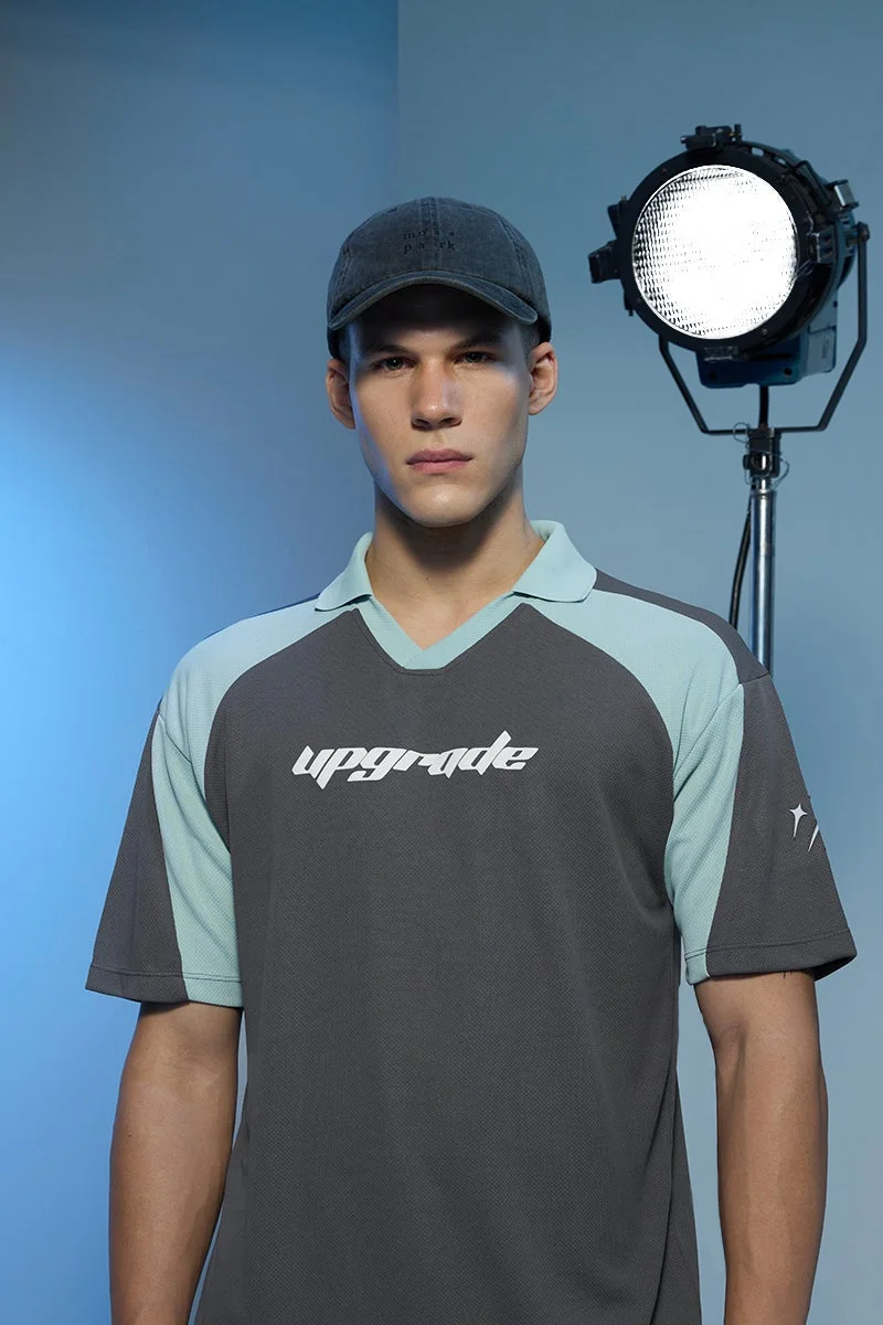 سنيتش قميص بولو فضفاض بنجوم داخلية وترصيع