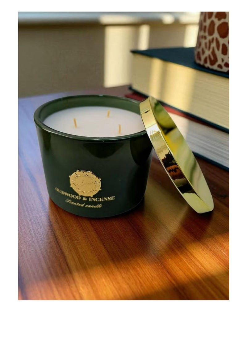 Aroma A fragrant candle with 3 wicks, featuring the scent of oud wood and incense. - Image 1