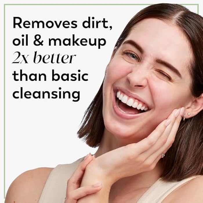 Olay Daily Facials for Clean Sensitive Skin, Makeup Remover Wipes, Soap-Free and Fragrance-Free Cleanser Cloths, 33 Count (Pack of 3) - Image 2