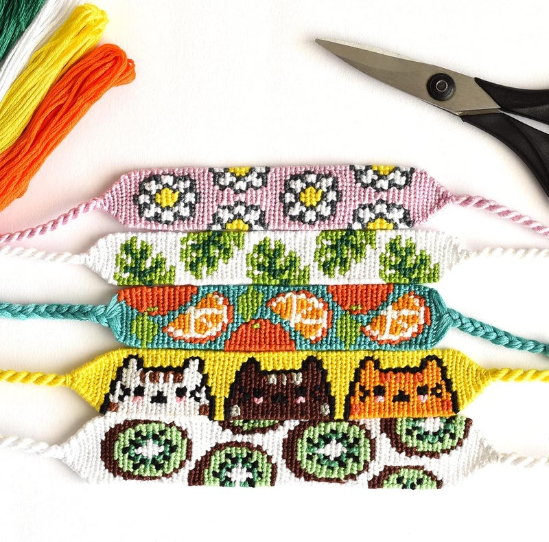 Caydo خيوط تطريز 50 بكرة خيوط تطريز، خيوط ملونة قوس قزح لصنع أساور الصداقة مع 12 قطعة من بكرات الخيوط لصنع الأساور، الحرف اليدوية الخياطة - Image 5